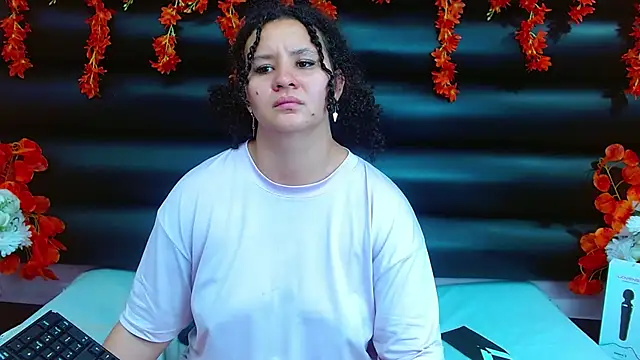 Snapshot of AlaSmith chatting on 02.04.25 AlaSmith online show from 02.04.25