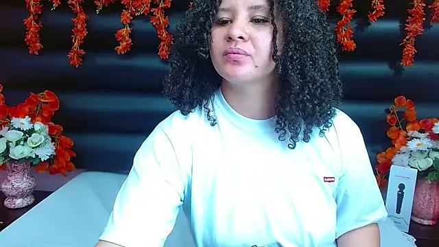 Snapshot of AlaSmith chatting on 02.08.25 AlaSmith online show from 02.08.25