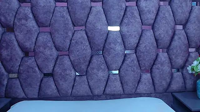 Snapshot of AlaSmith chatting on 02.18.25 AlaSmith online show from 02.18.25