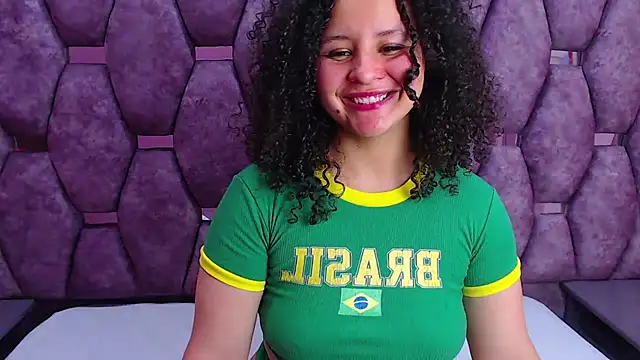 Snapshot of AlaSmith chatting on 03.02.25 AlaSmith online show from 03.02.25