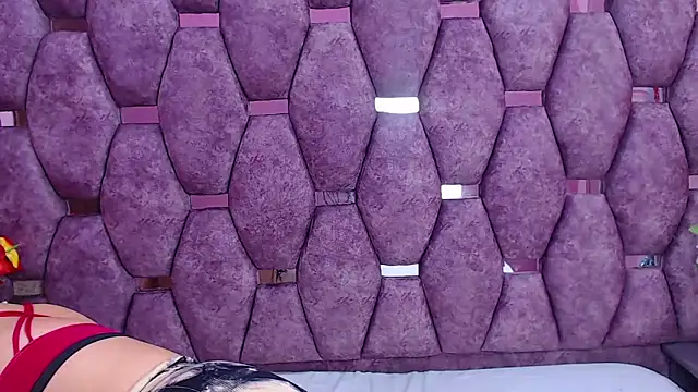 Snapshot of AlaSmith chatting on 03.04.25 AlaSmith online show from 03.04.25