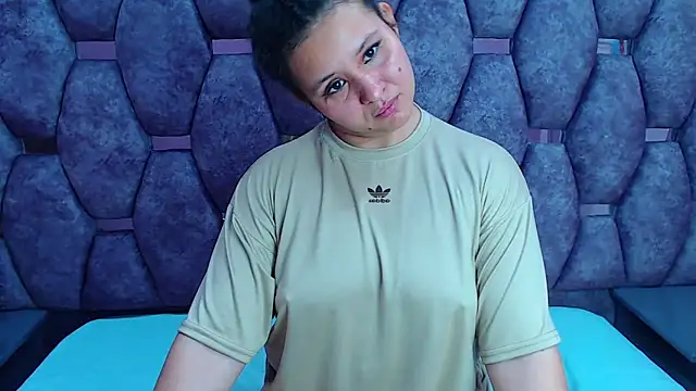 Snapshot of AlaSmith chatting on 03.04.25 AlaSmith online show from 03.04.25