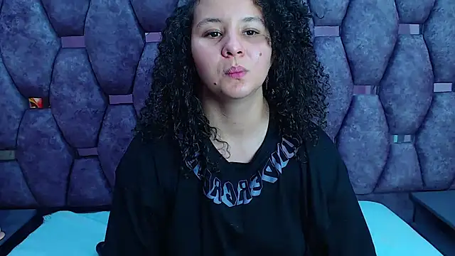 Snapshot of AlaSmith chatting on 03.12.25 AlaSmith online show from 03.12.25