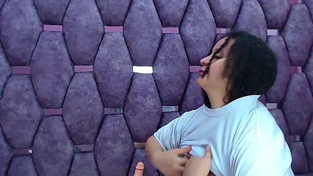 Snapshot of AlaSmith chatting on 03.20.25 AlaSmith online show from 03.20.25