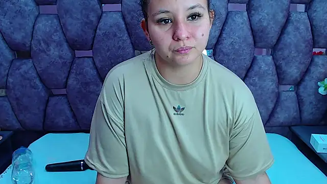 Snapshot of AlaSmith chatting on 03.22.25 AlaSmith online show from 03.22.25