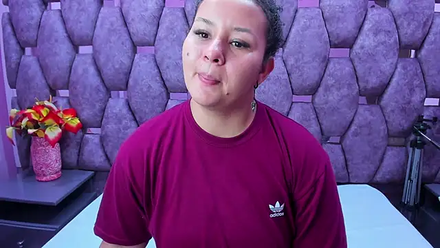 Snapshot of AlaSmith chatting on 09.26.25 AlaSmith online show from 09.26.25