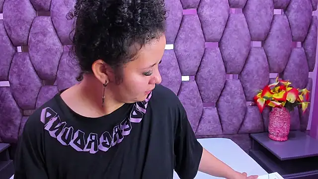 Snapshot of AlaSmith chatting on 09.27.25 AlaSmith online show from 09.27.25