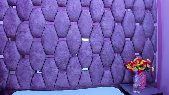 Snapshot of AlaSmith chatting on 10.04.25 AlaSmith online show from 10.04.25