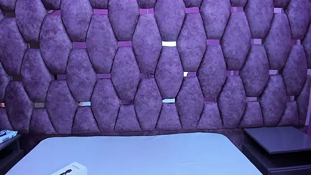 Snapshot of AlaSmith chatting on 10.05.25 AlaSmith online show from 10.05.25