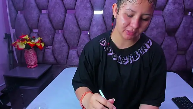 Snapshot of AlaSmith chatting on 10.14.25 AlaSmith online show from 10.14.25