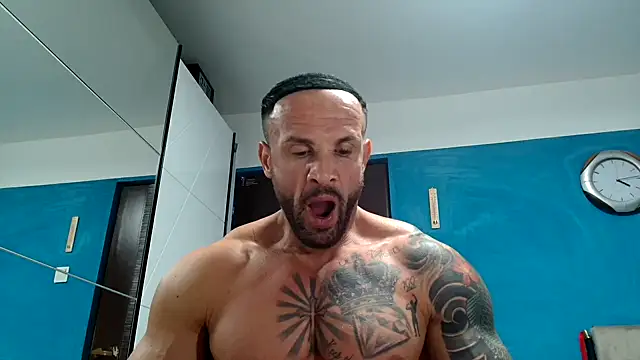 Snapshot of Magnificmuscles89 chatting on 09.30.25 Magnificmuscles89 online show from 09.30.25