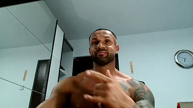 Magnificmuscles89 online show from 11.13.25