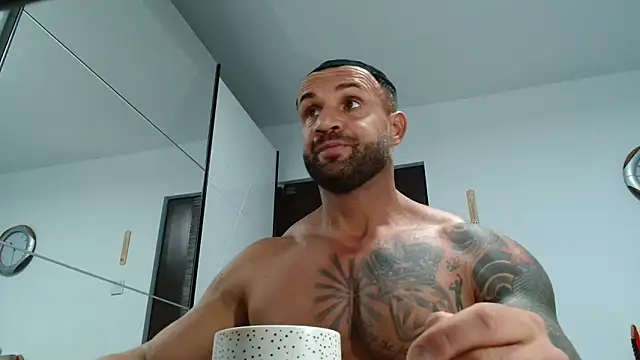 Magnificmuscles89 online show from 04.20.26