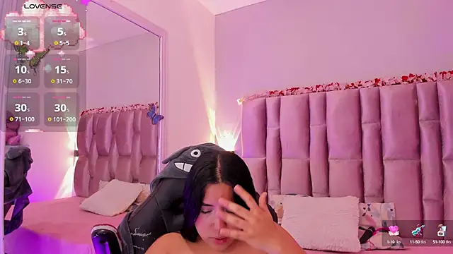 Snapshot of NikyBrookss chatting on 10.13.25 NikyBrookss online show from 10.13.25