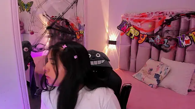 Snapshot of NikyBrookss chatting on 10.18.25 NikyBrookss online show from 10.18.25