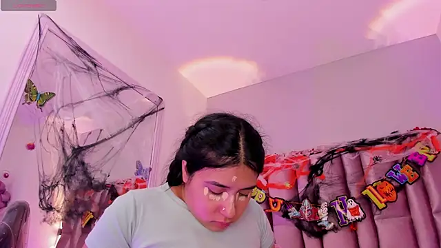 Snapshot of NikyBrookss chatting on 10.29.25 NikyBrookss online show from 10.29.25