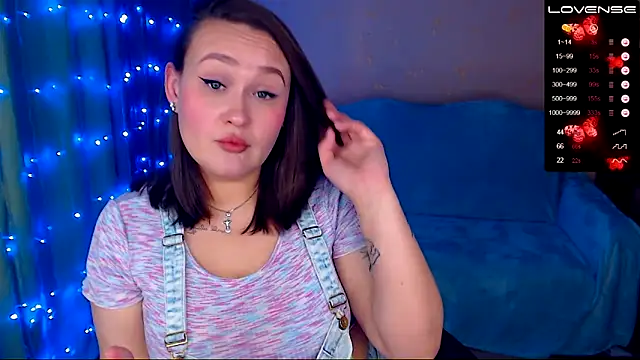 Snapshot of Cutie-Melanie chatting on 01.25.25 Cutie-Melanie online show from 01.25.25