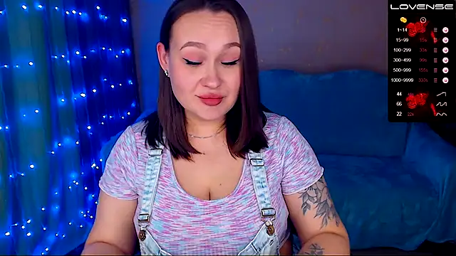 Snapshot of Cutie-Melanie chatting on 03.02.25 Cutie-Melanie online show from 03.02.25