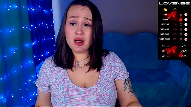 Snapshot of Cutie-Melanie chatting on 03.21.25 Cutie-Melanie online show from 03.21.25