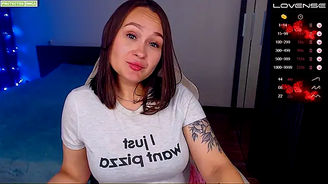 Snapshot of Cutie-Melanie chatting on 09.14.25 Cutie-Melanie online show from 09.14.25