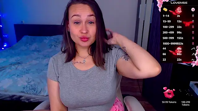 Snapshot of Cutie-Melanie chatting on 10.22.25 Cutie-Melanie online show from 10.22.25