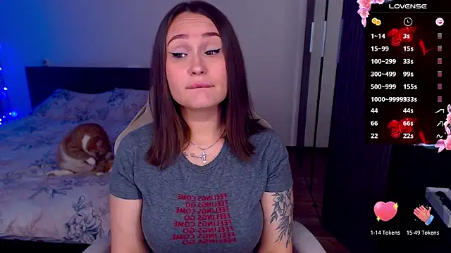 Snapshot of Cutie-Melanie chatting on 11.02.25 Cutie-Melanie online show from 11.02.25