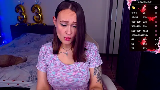 Snapshot of Cutie-Melanie chatting on 11.16.25 Cutie-Melanie online show from 11.16.25