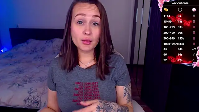 Snapshot of Cutie-Melanie chatting on 11.19.25 Cutie-Melanie online show from 11.19.25