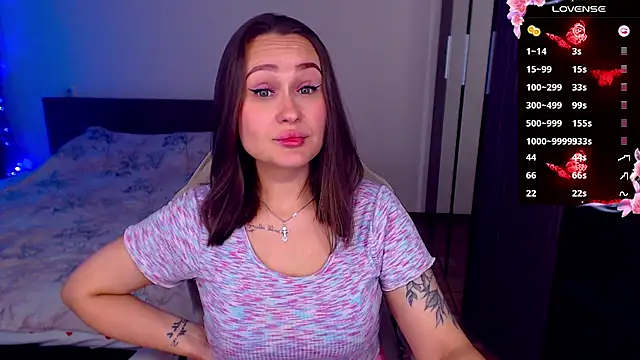 Snapshot of Cutie-Melanie chatting on 11.23.25 Cutie-Melanie online show from 11.23.25