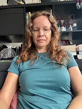 AnnikaRose online show from 10.28.25