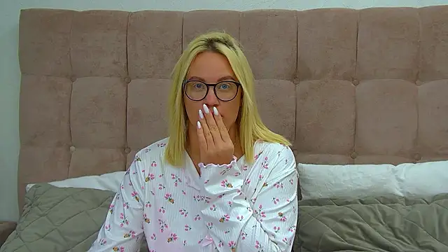 MariaNeumann online show from 03.07.26