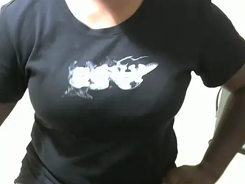 Snapshot of sweet_vine chatting on 04.11.26 sweet vine online show from 04.11.26