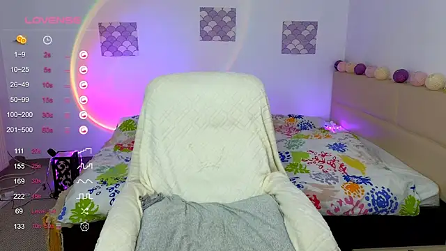 Snapshot of MiaMiki chatting on 01.15.25 MiaMiki online show from 01.15.25