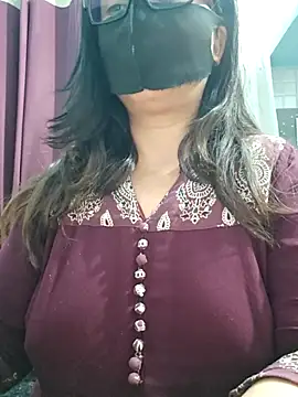 Snapshot of Aishwaryaa_69 chatting on 05.18.26 Aishwaryaa 69 online show from 05.18.26