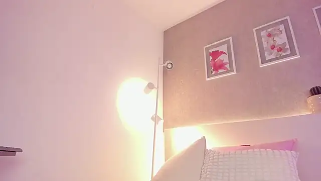 Snapshot of roxannegomez chatting on 11.07.25 roxannegomez online show from 11.07.25