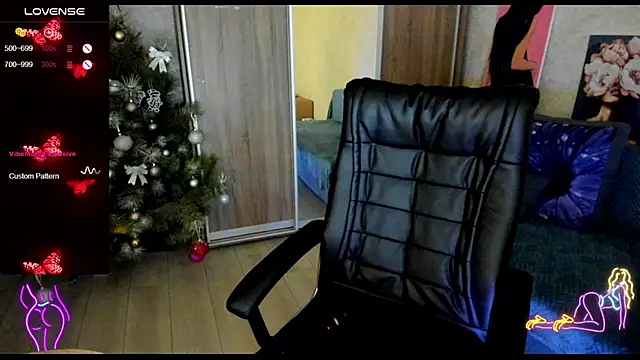 Snapshot of _NigoNika chatting on 12.21.24  NigoNika online show from 12.21.24