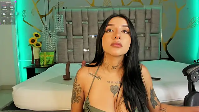 Leiaa  online show from 01.04.25