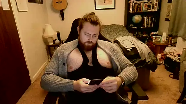 Snapshot of Hairy_Guy30 chatting on 09.12.25 Hairy Guy30 online show from 09.12.25