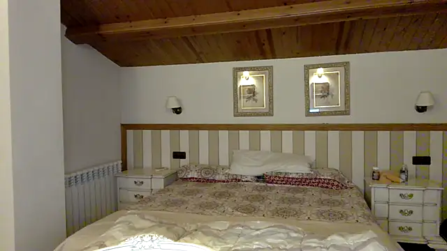 Snapshot of Rogerpere chatting on 12.20.25 Rogerpere online show from 12.20.25