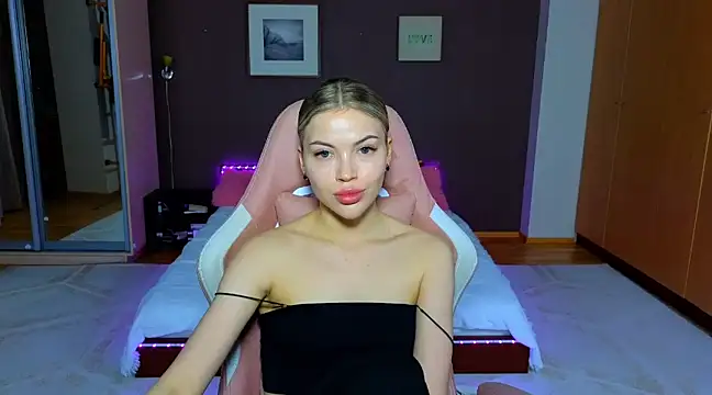 EmmyMills online show from 03.04.25