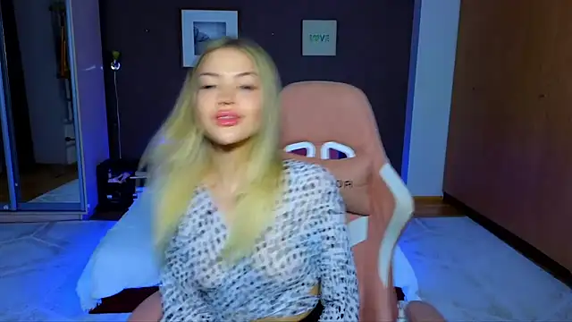 EmmyMills online show from 03.17.25