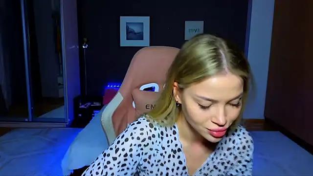 EmmyMills online show from 03.17.25