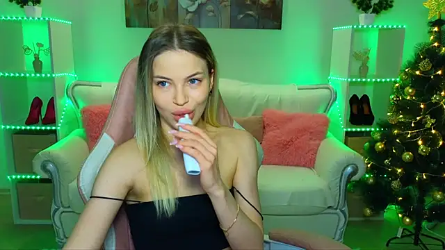 EmmyMills online show from 12.20.25