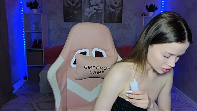 EmmyMills online show from 05.02.26