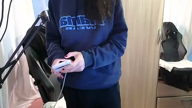 Snapshot of MemiKouki chatting on 10.29.25 MemiKouki online show from 10.29.25