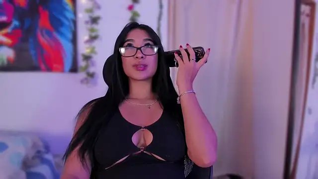 BellaHarllow online show from 12.06.24