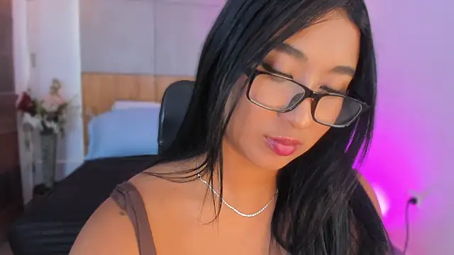 BellaHarllow online show from 05.07.26