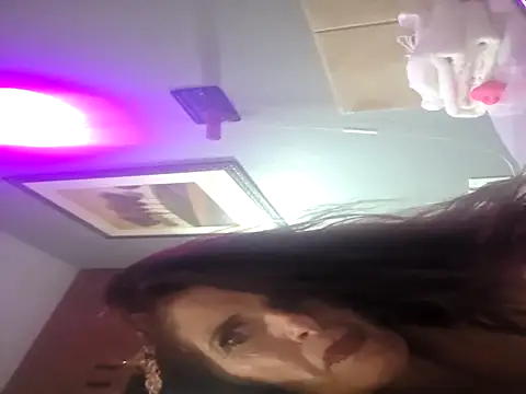 Snapshot of Avaivory chatting on 10.21.25 Avaivory online show from 10.21.25