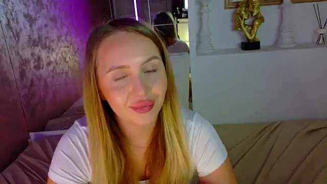 Snapshot of lexy_a chatting on 12.17.25 lexy a online show from 12.17.25