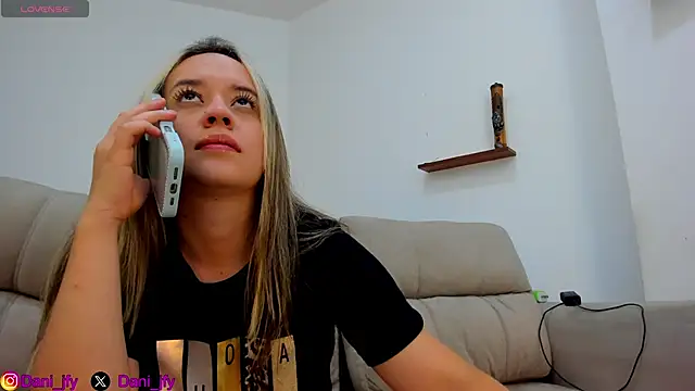 Snapshot of Dani_javi chatting on 11.30.25 Dani javi online show from 11.30.25